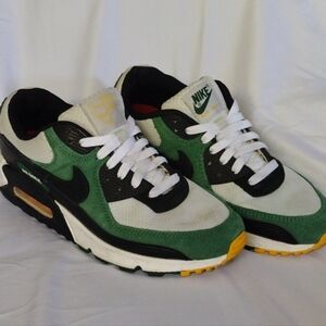 Nike Air Max Gorge Green Men's 7.5 ( Women's 9)